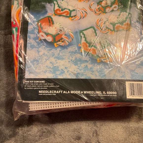 New Vintage Plastic Canvas Sleigh Kit No W92-928 - Picture 4 of 5